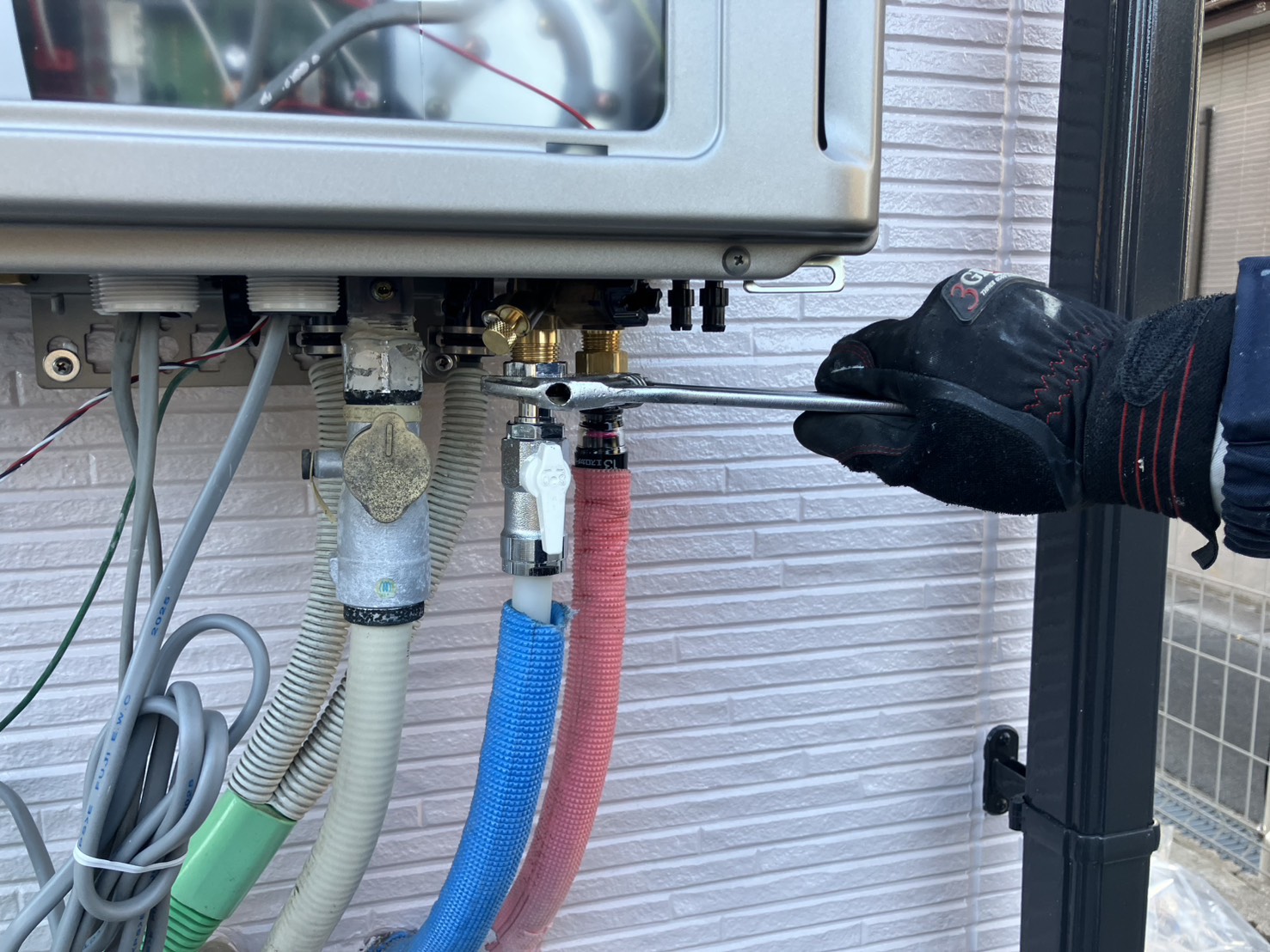 愛西市H様邸　給湯器取替工事