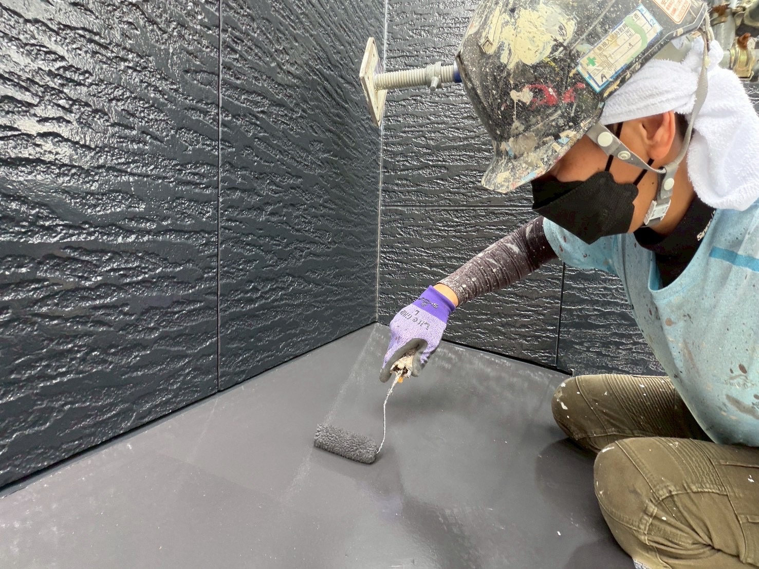 小庇塗装 2回塗り 上塗り 施工中