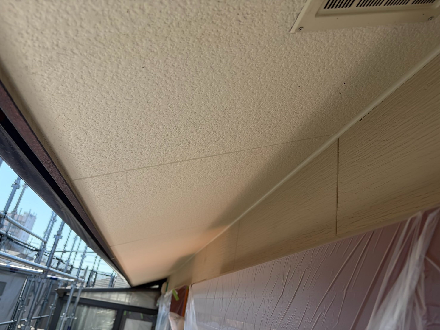 軒天　天井　塗装　施工前
