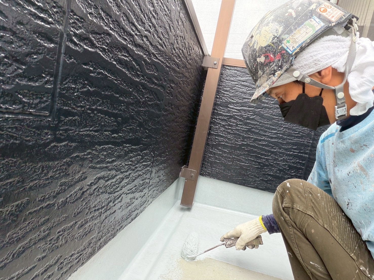 防水工事 ベランダ防水 バルコニー防水 ウレタン塗膜防水 ウレタン1層目 施工中
