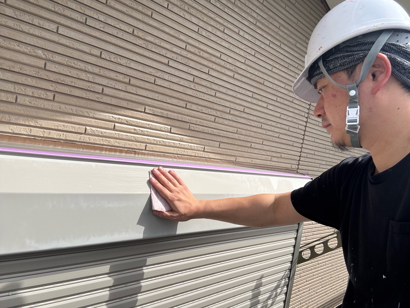 シャッターBOX塗装 ケレン 下地処理 施工中