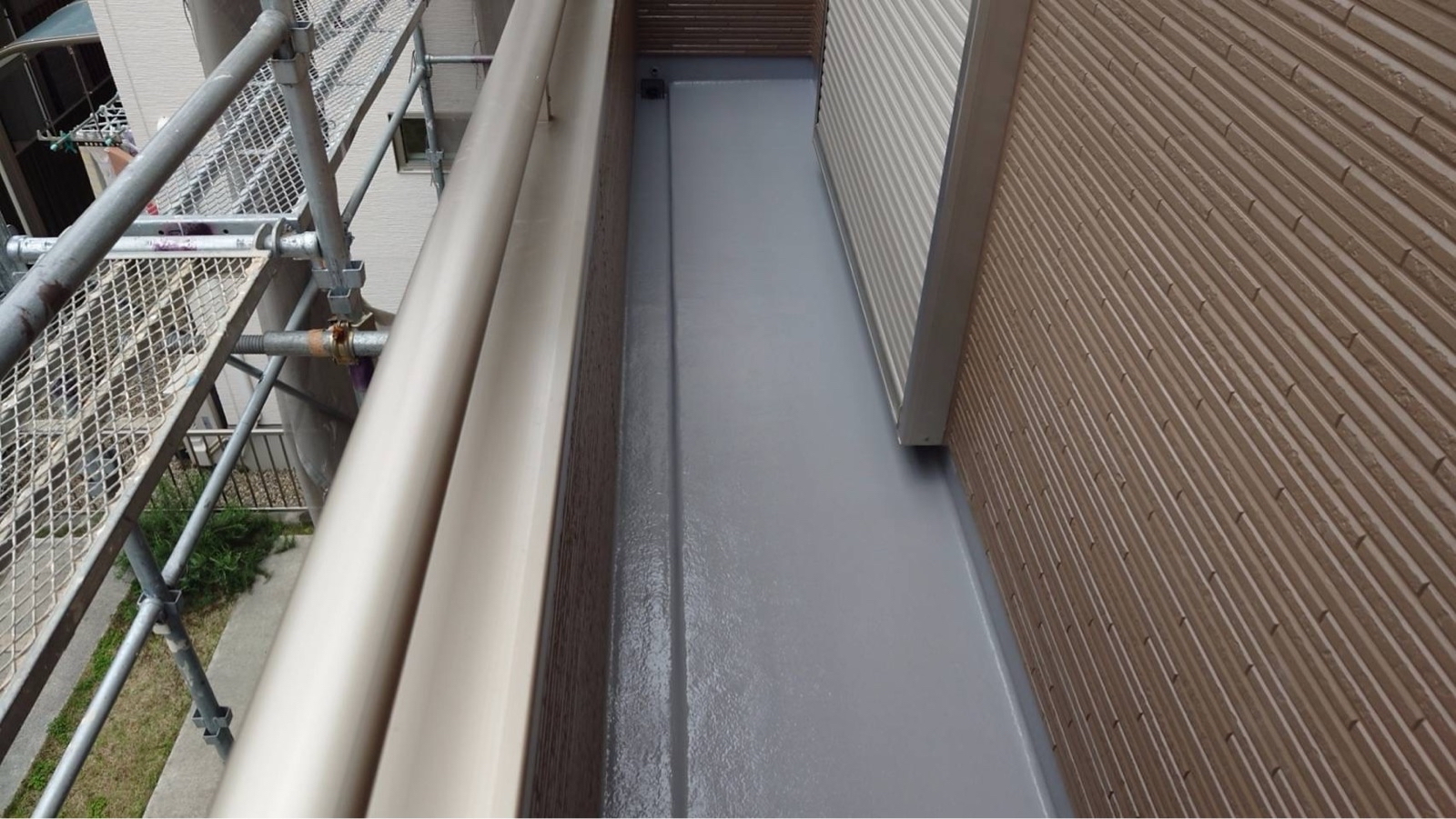 防水工事　FRP防水　バルコニー　施工後
