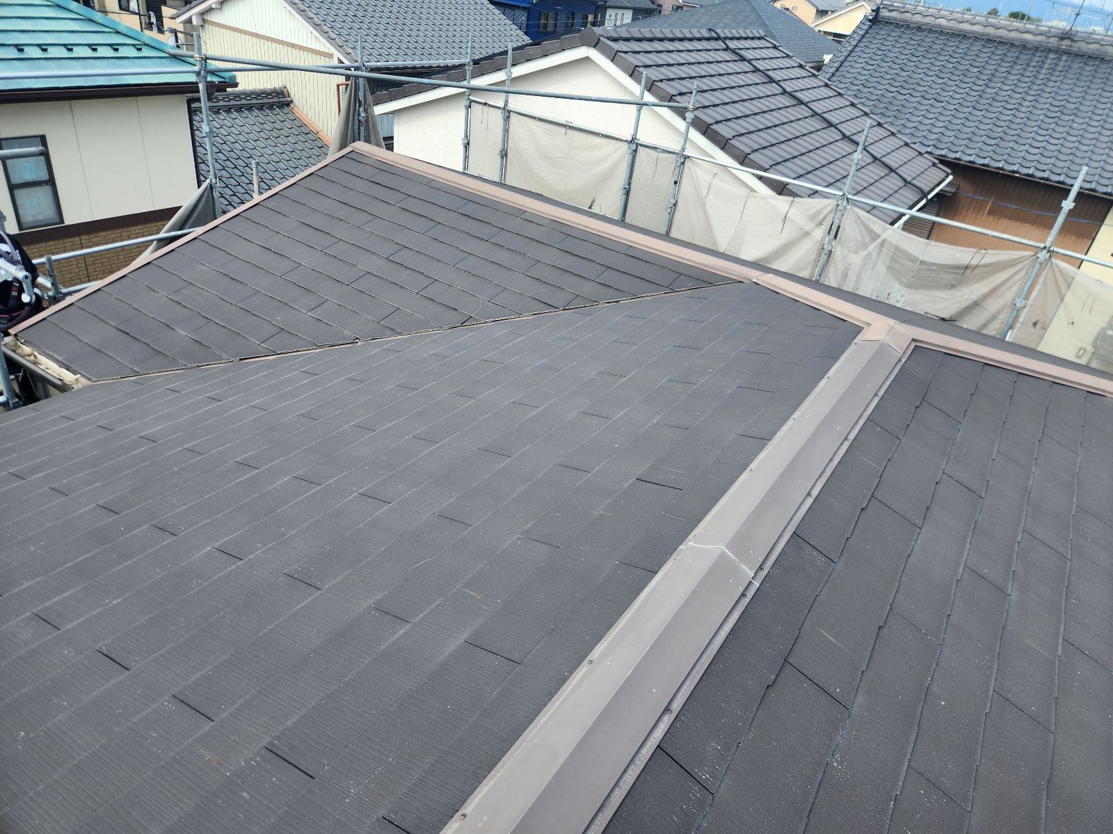 屋根工事 スレート カバー工法 施工前