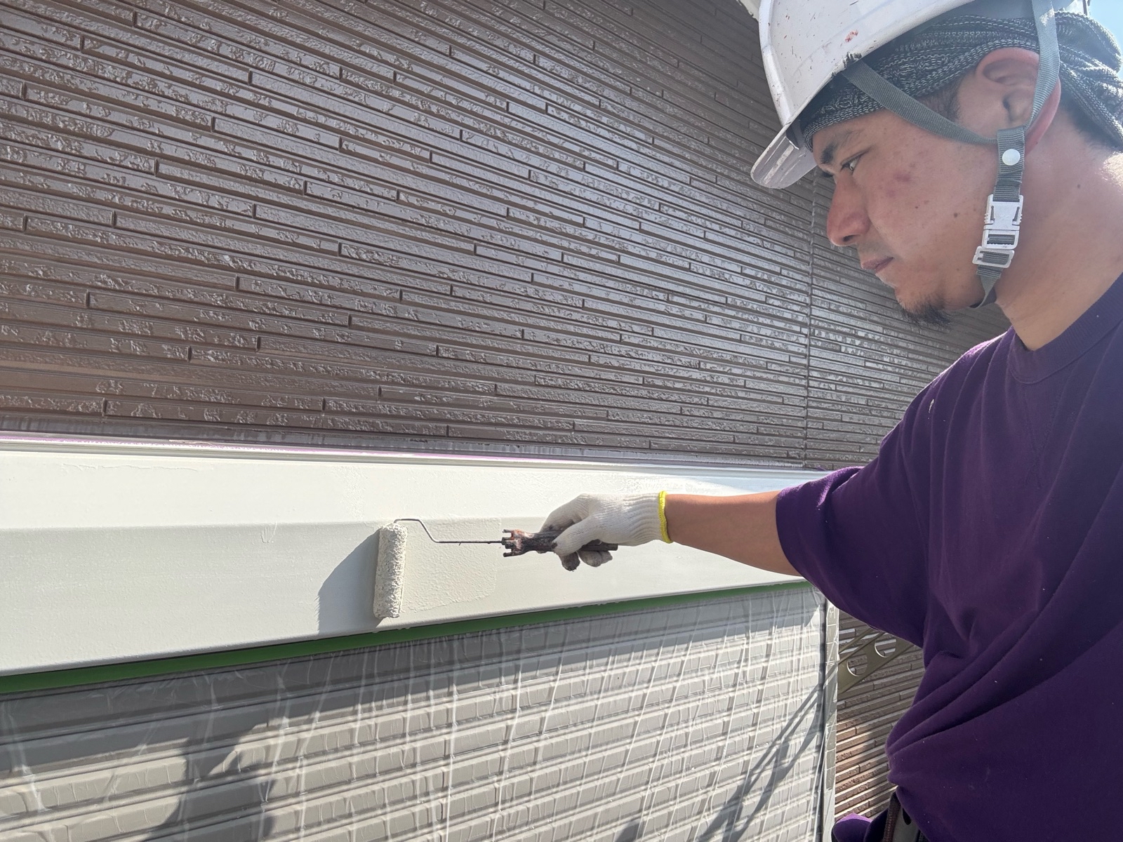 シャッターBOX塗装 2回塗り 施工中
