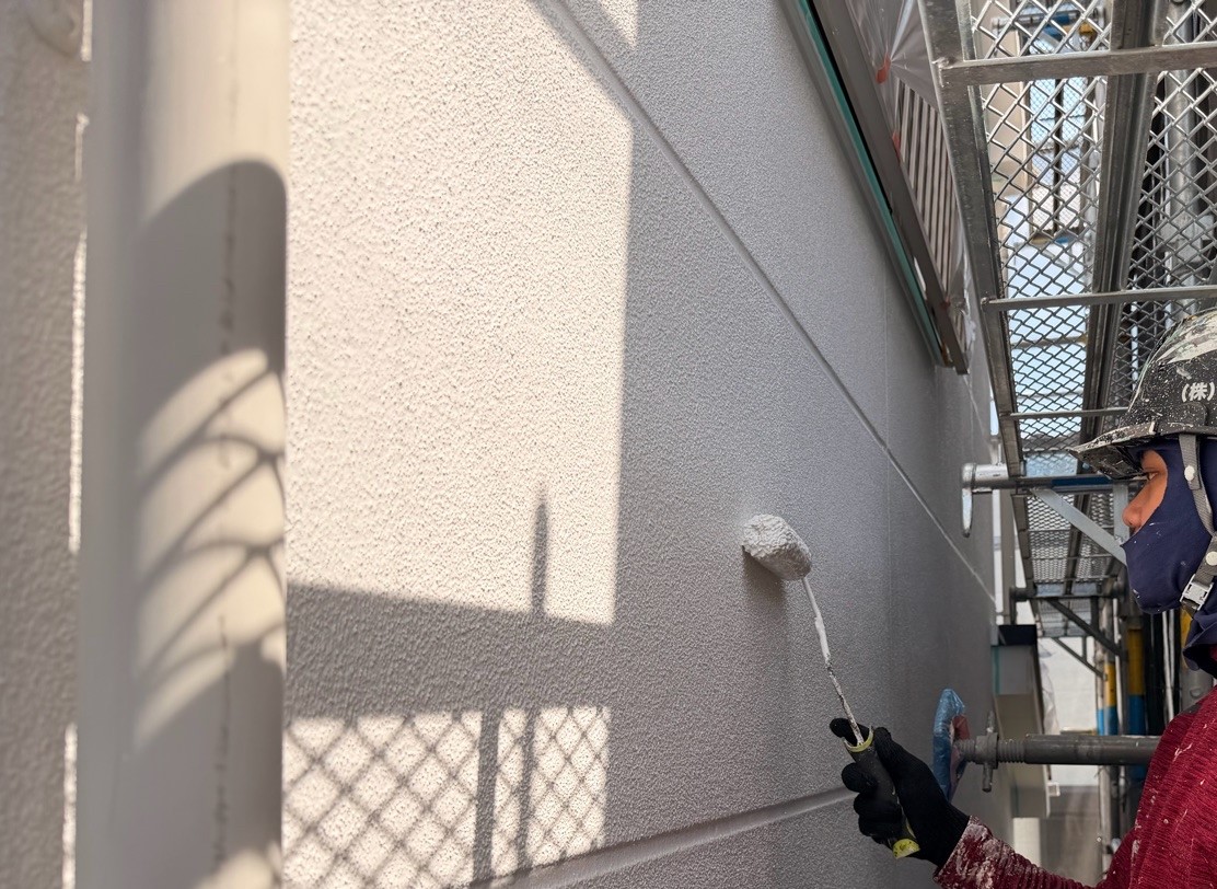 外壁塗装　ALC　上塗り　施工中