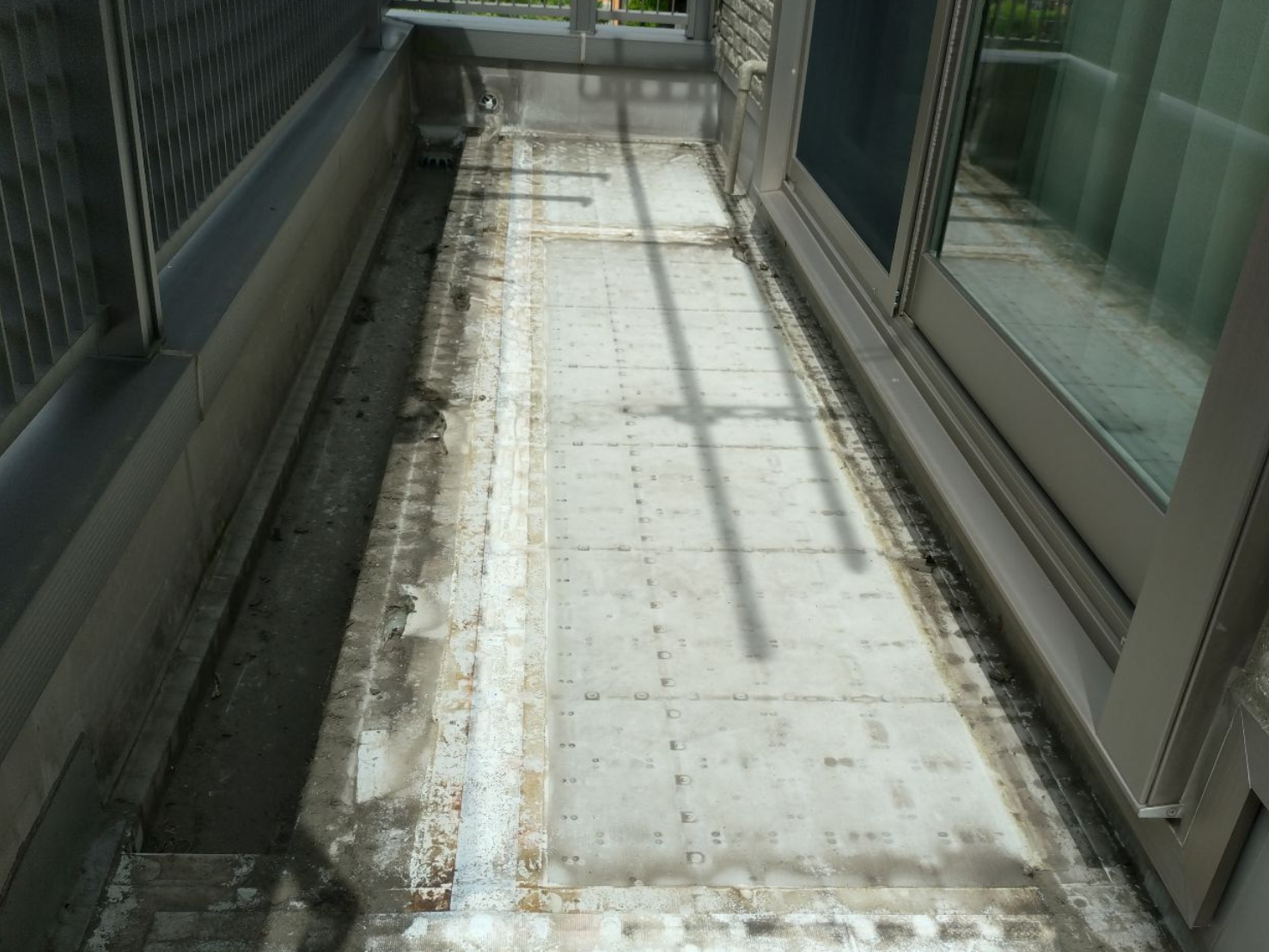 バルコニー防水工事 施工前 経年劣化