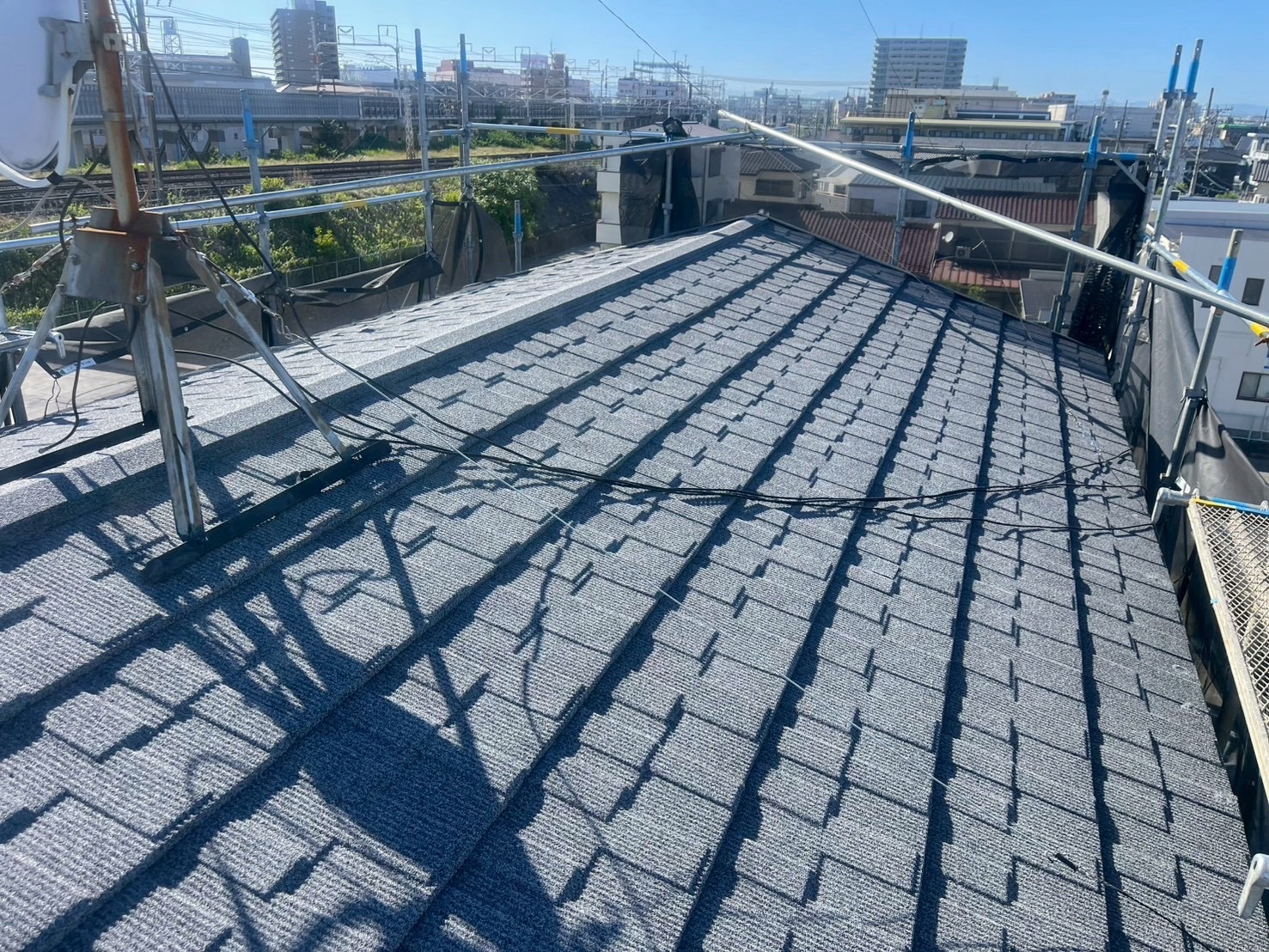 屋根工事　屋根カバー工法　セネター 　施工中
