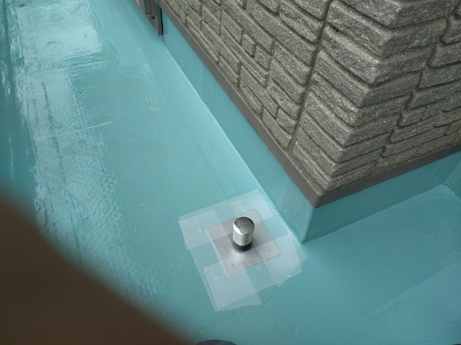 バルコニー防水工事 X-1工法 脱気筒 施工中