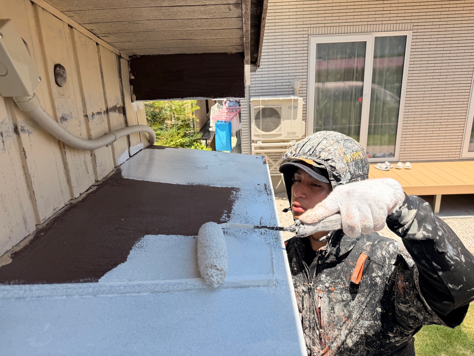 小庇　塗装　錆止め　施工中