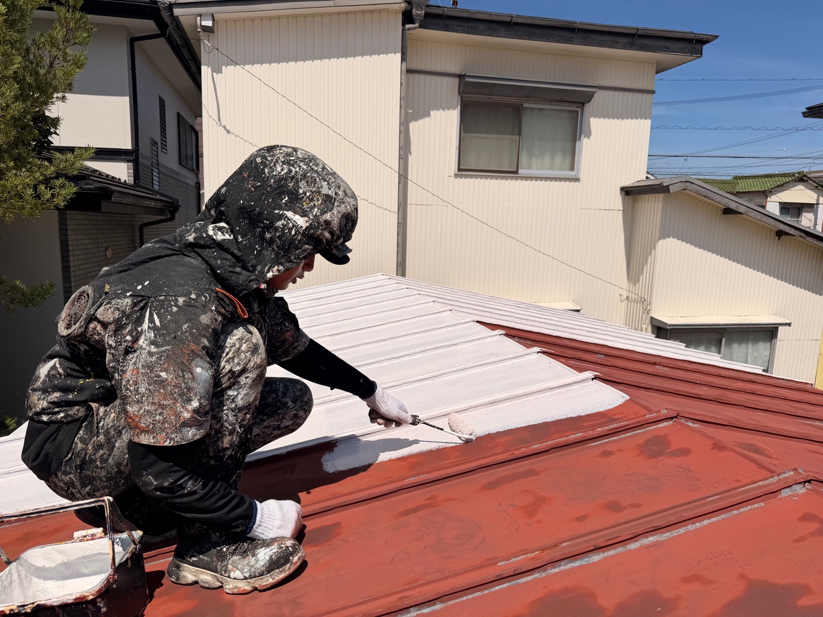 屋根塗装　瓦棒　錆止め　下塗り　施工中