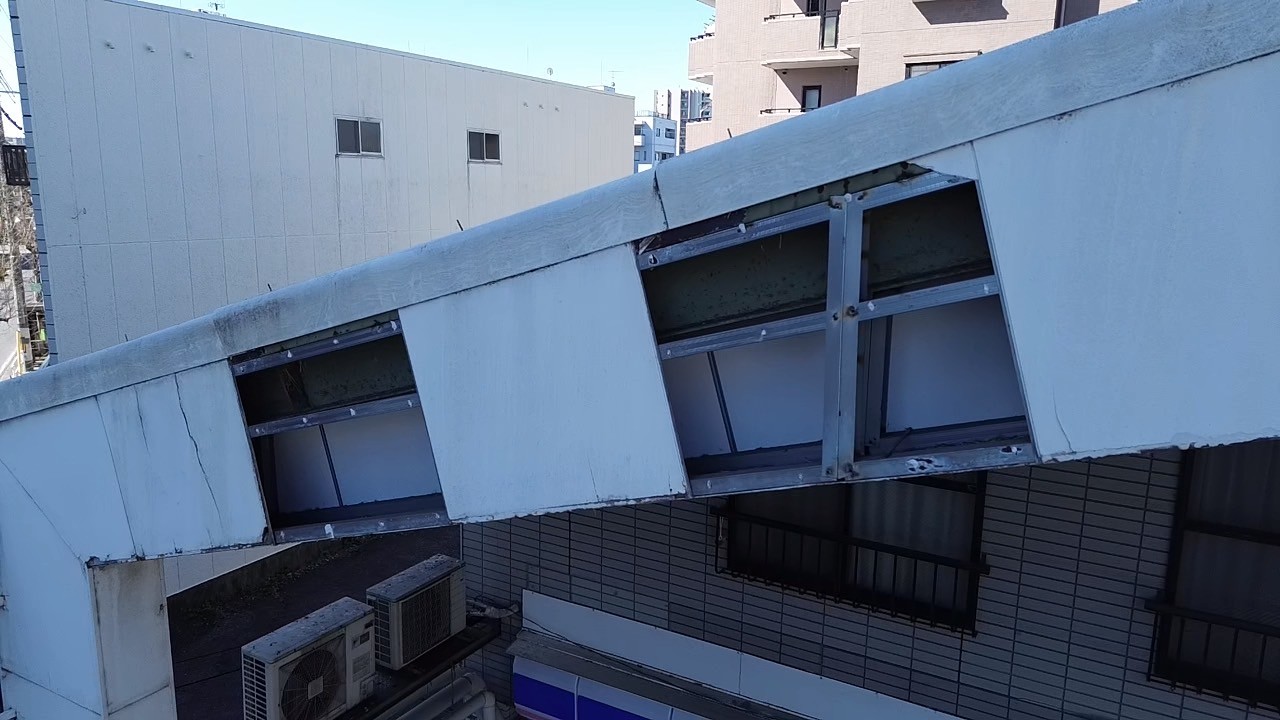 屋根 パネル破損